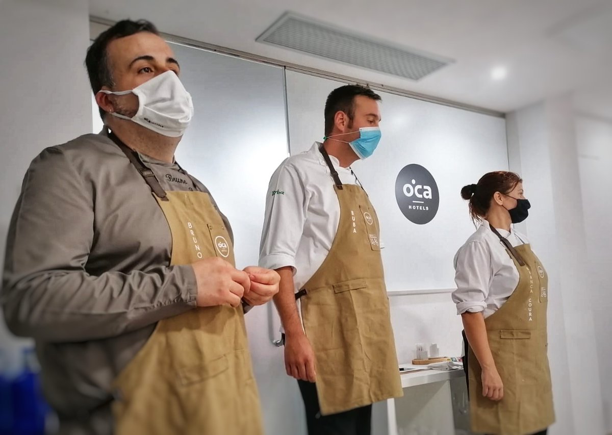 ocahotels's tweet photo. ¿No os habréis perdido nuestra última #cenaclandestina en #Llas en #Foz, no?
¡Pues que sepáis que disfrutamos muchísimo en compañía de Bruno Pena, Bianca Coura, Alejandro Ares y Iago Rivas.
¡Si no has podido venir, recuerda que habrá más!
https://t.co/Y4HmkHSG9p
#NecesitasOca https://t.co/Ro4d7TBCsy