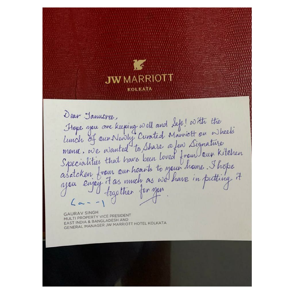 tnusreec's tweet photo. Thank you #marrtiottonwheels for sending these over!

#fooddelivery
#packagedwithcare
#JWKitchen

@JWMarriottKolkata https://t.co/uwCV7RZVz8