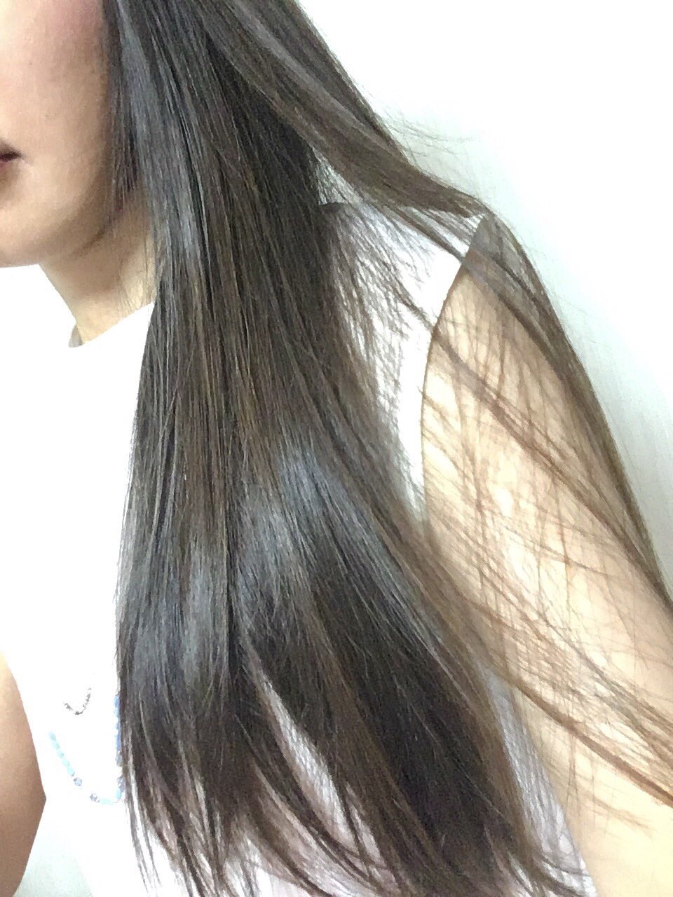 ヘアパーツモデル Rianaリアナ 後ろ姿だけ代のアラ40美髪な人 艶感がレンズに投影されないですね 今月中にスマホを慎重します ロングヘア ヘアパーツモデル 髪の毛 長い髪 黒髪ロング 艶やかな髪 ヘアケア 直毛 アラフォー 綺麗な髪