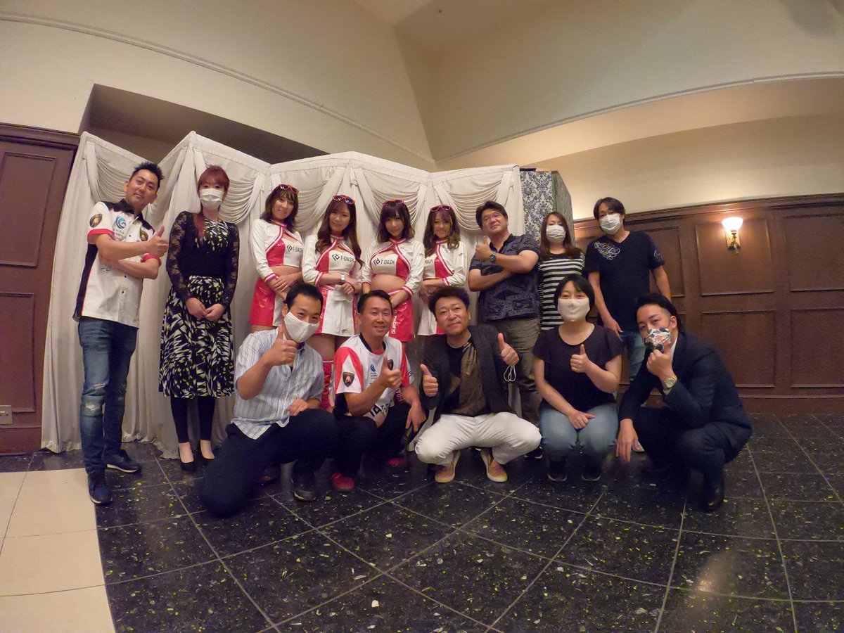 Yoshiaki_k213's tweet photo. スーパーGT第二戦
富士スピードウェイは無観客戦で
入れないので本日は群馬にレースクイーンの
T-DASHエンジェル4名を招き
初御披露目会&レース観戦✨
今年はこの4名のクイーンが
T-DASHランボルギーニを応援します✨
#緒方咲
#日南まみ
#花咲来夢
#星香
#JLOC87号車
#TDASH
#ランボルギーニ https://t.co/FDiuqZamu3