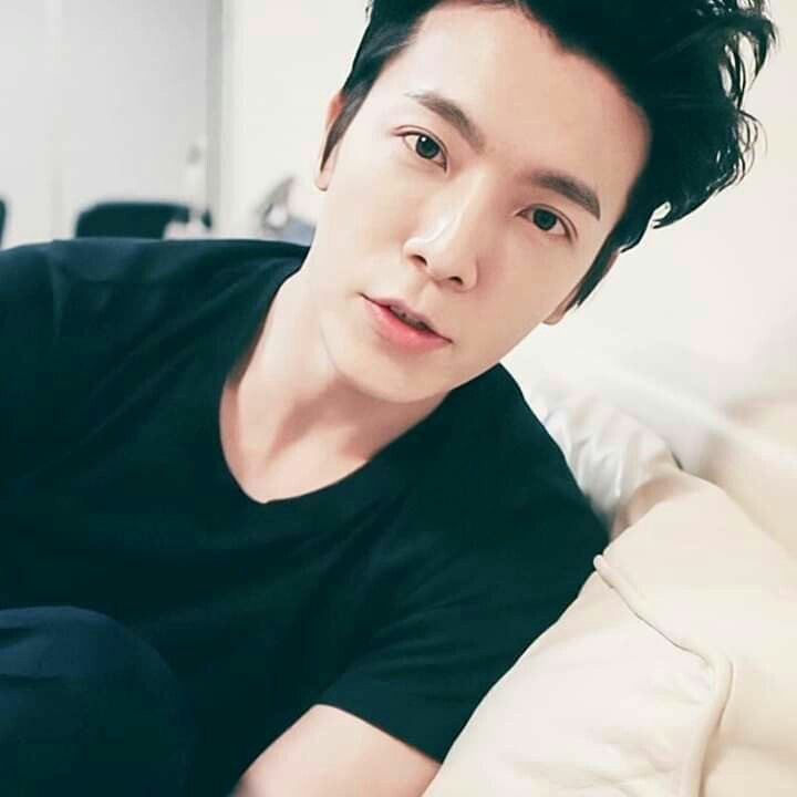 Boyfriend material donghae: a long, delulu inducing but important thread.