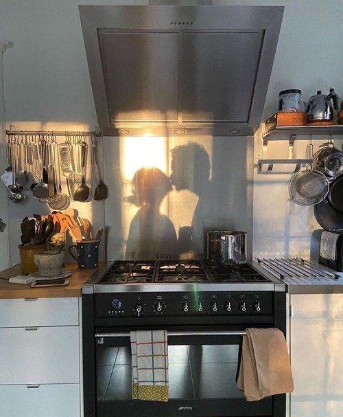 Coffee shop dates again