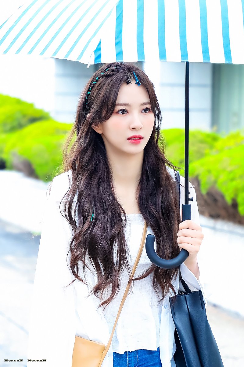 CB_NevaeH's tweet photo. 200807 뮤직뱅크

#CherryBullet #체리블렛 #JIWON #지원 https://t.co/Evgbgqensx