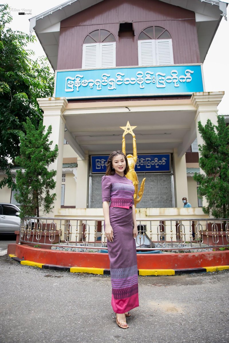 ミャンマーオタク 8月10日で32歳になる ウッモンシュエイー 彼女は05年 カネボウ化粧品のイメージキャラクターとしてデビュー その後 映画やドラマに出演 数多くの企業のイメージキャラクターを務め いまでは知らない人はいないという