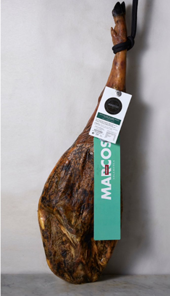 saboresdlmancha's tweet photo. Jamón de Cebo ibérico de Campo Marcos de #Salamanca, elaborado con carne de cerdo ibérico, alimentado con piensos de molino propio y pastos.
Cómpralo aquí:
https://t.co/zcX8i8T7t0
#hamlover #hamlovers #IbericHam #JamonIberico #LocosporelIberico #jamondeSalamanca #elmejorjamon https://t.co/2Ajtd453Cx