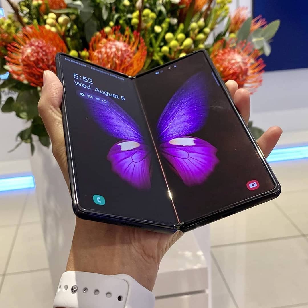 Samsungist_'s tweet photo. Galaxy Z Fold 2 https://t.co/TVBcT2Gcf3