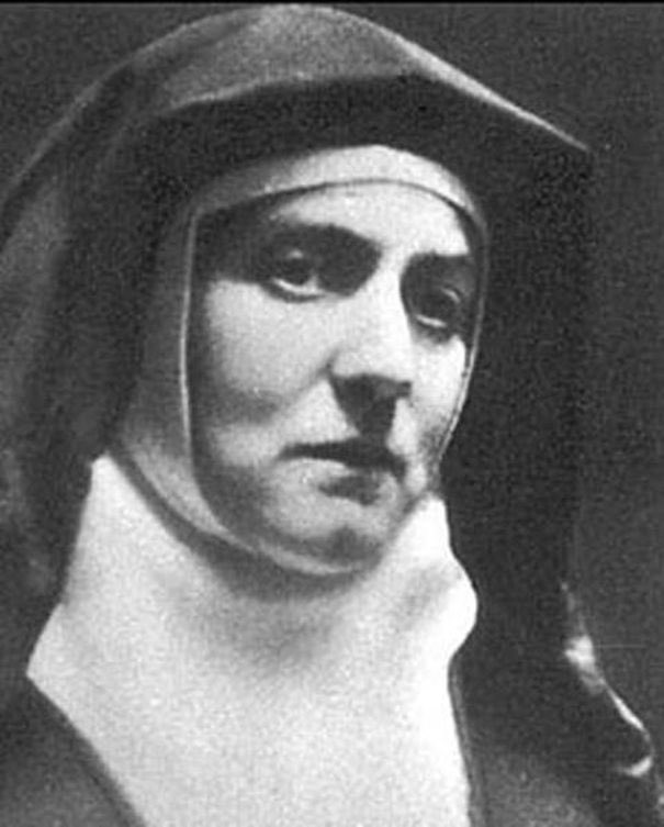 RobertEllsberg's tweet image. Two saints and martyrs died on August 9: Edith Stein, Jewish convert, philosopher, Carmelite nun, who was gassed at Auschwitz in 1942; Franz Jägerstätter, farmer and layman,  beheaded for refusing to serve in Hitler’s army in 1943. Serving the God of Life vs the Idols of Death.