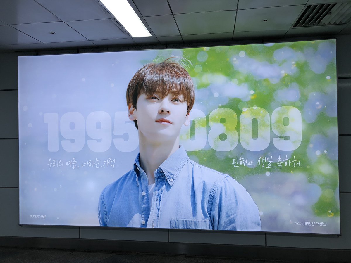 twinklee0315's tweet photo. 오늘도 서면역에서 빛나는 울 민현이 보고 생일 축하한다고 말하고 왔어요🥰

#우리의_여름_민현이라는_기적 https://t.co/ussnR1wYBx