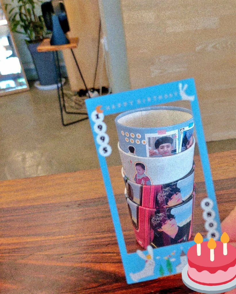 951004svt_angel's tweet photo. @coupchu #SCOUPS26thBDAY #해피승철데이

컵홀더 이벤트 준비해주신 카페 우든도 잘 다녀왔어요:)
직원분들 친절하셨고
세븐틴 노래 계속 나오는 거 내적 흥 폭발이었습니다...
컵홀더도 여러 개 주셨는데 전부 너무 너무 예뻐요
대구에 이벤트 열어주셔서 정말 감사합니다😊 https://t.co/R6BcvOr9OR