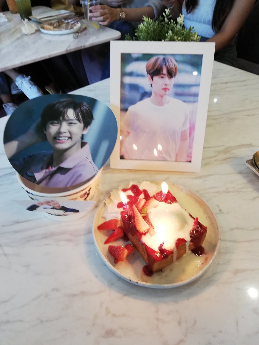 imuniverse812's tweet photo. แฮปอีกทีรอบที่ร้อย
#재윤이는잘축하받을수있어요
สตอเบอรี่อร่อยนะเตง
#HAPPYJAEYOONDAY
มาเฟ่พี่แจงได้นะฮับ
#0809imhereforyoon
จัดถึงวันที่11นี้นะ
@SF9official https://t.co/JWDCPcZM1t