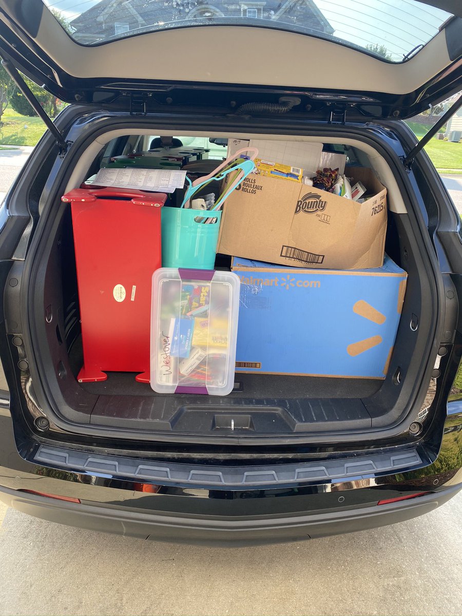 TracyTrey326's tweet photo. Began the move-in process at my new school yesterday. @SouthLakesEl1 Was able to briefly meet some new colleagues.  ❤️.  Lots of work to do... Thankful for my family - they were a big help. https://t.co/RxPm607fSl