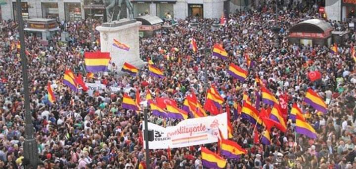NonaRepublicana's tweet photo. Esto empieza a tener color!!!! viva la República!!! Hasta la victoria ♥️💛💜
#TerceraRepublicaYa
#BorbonesLadrones https://t.co/RZ5HzJn1M9