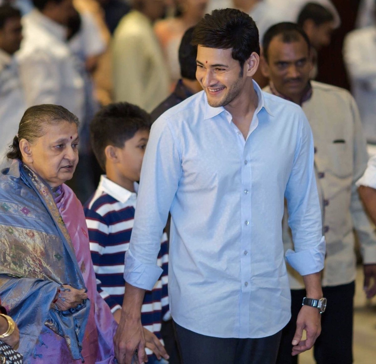 arjun30382904's tweet photo. #HBDMaheshBabu

#HBDMaheshBabu

Happy birthday @urstrulyMahesh sir
Love u sir
Simple person, most charming, 
Most kind heart love u anna. 
More than a hero 😍🥰😘
Wish you many many happy returns of the day anna. @MaheshFanTrends Like a son like a father like a great human being https://t.co/67rZ2aQJkC
