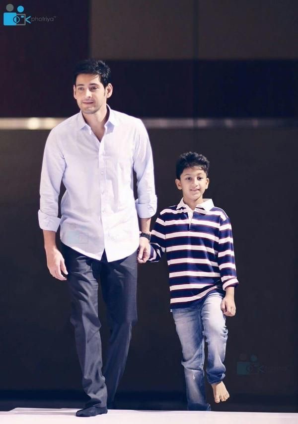 arjun30382904's tweet photo. #HBDMaheshBabu

#HBDMaheshBabu

Happy birthday @urstrulyMahesh sir
Love u sir
Simple person, most charming, 
Most kind heart love u anna. 
More than a hero 😍🥰😘
Wish you many many happy returns of the day anna. @MaheshFanTrends Like a son like a father like a great human being https://t.co/67rZ2aQJkC