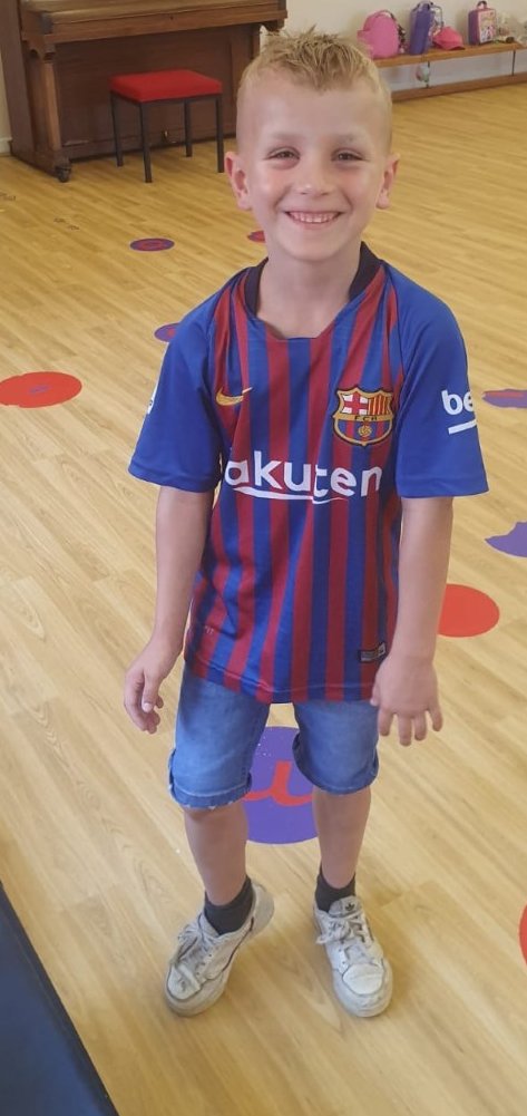 GD_Primary's tweet photo. Sun smart & keeping hydrated at #healthyholidays #FAF2020 @LeedsActiveSchs @healthyschools_ We played a game called Lines, listening carefully and concentrating as Mr Kelly was trying to catch us out! 🥎🏃♀️🏃♂️😎 https://t.co/dxyrHVljFp