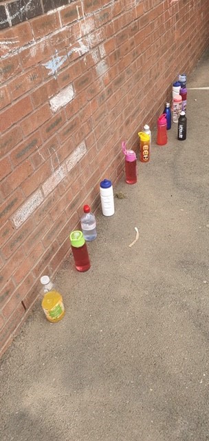 GD_Primary's tweet photo. Sun smart & keeping hydrated at #healthyholidays #FAF2020 @LeedsActiveSchs @healthyschools_ We played a game called Lines, listening carefully and concentrating as Mr Kelly was trying to catch us out! 🥎🏃♀️🏃♂️😎 https://t.co/dxyrHVljFp