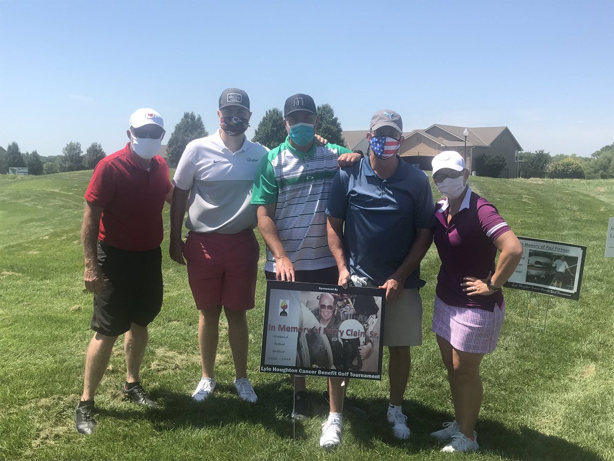 TCCHIEFS's tweet photo. What a great time raising $ for Cancer Research in Winfield with @jkarst2 @JeffKarst @ChrissyKarst https://t.co/bxz89nqcbT