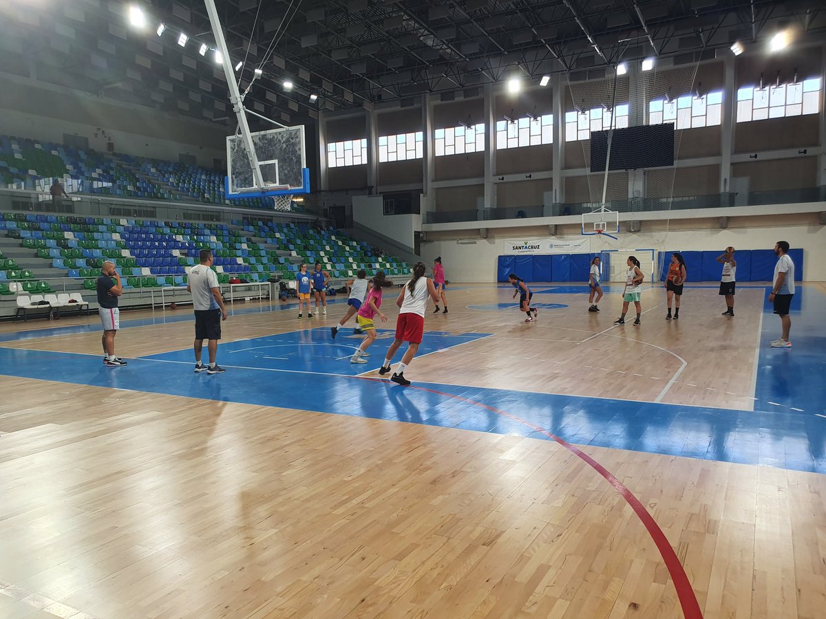 TenerifeCentral's tweet photo. PRETEMPORADA. A la espera del inicio de la pretemporada de manera oficial, las jugadoras grancanarias Aída Santana y Anabel Casimiro, hicieron una toma de contacto con sendos entrenamientos durante el fin de semana en el Pabellon Quico Cabrera con jugadoras de cantera.
#TuAlteza https://t.co/65fH9hzDIc