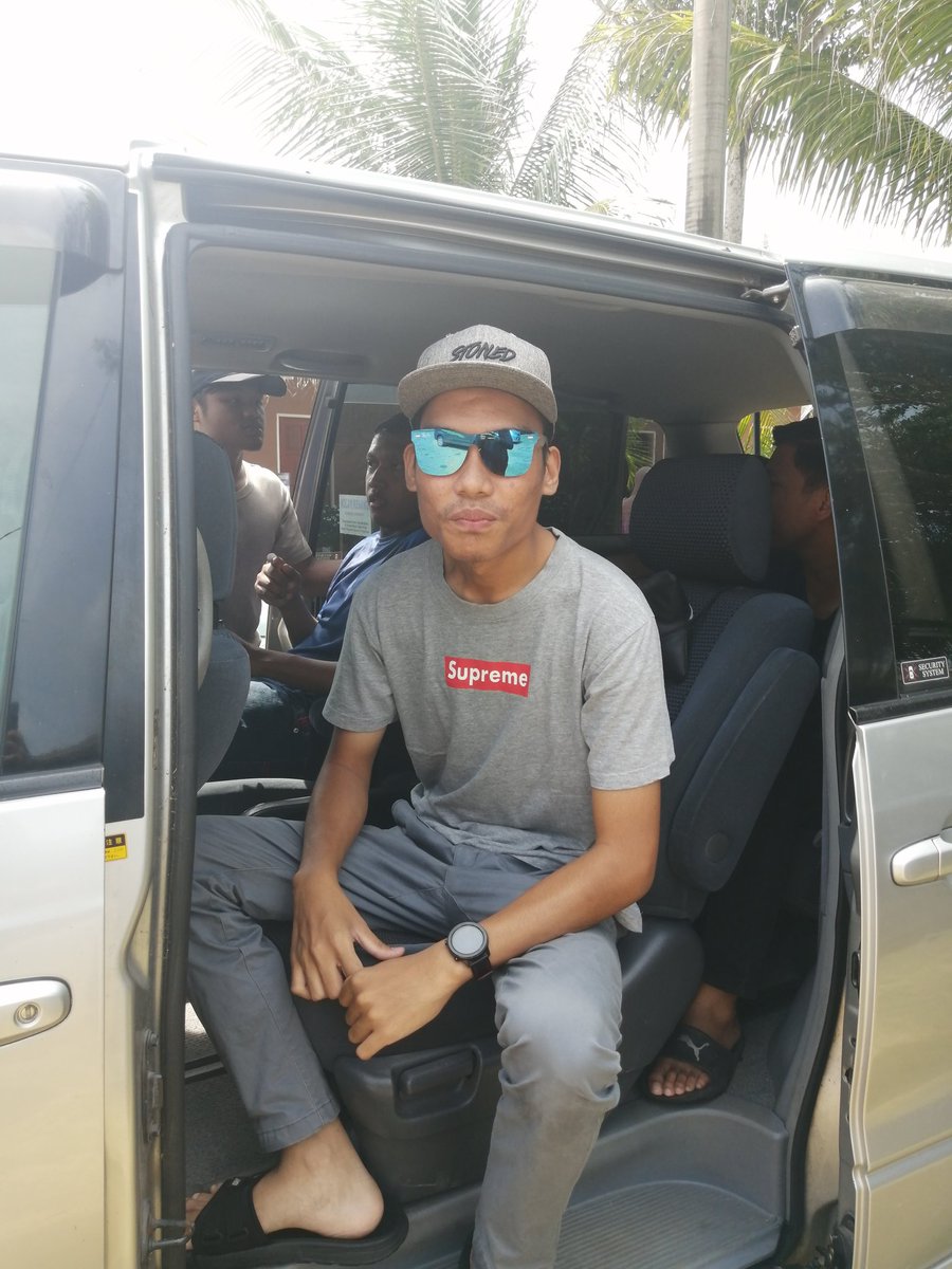 asyer_raf99's tweet photo. Short vacation 🧳
#Bbq #Batch99 #Friendship #Reunion #Vacation2020 https://t.co/hz1bX4ehDc