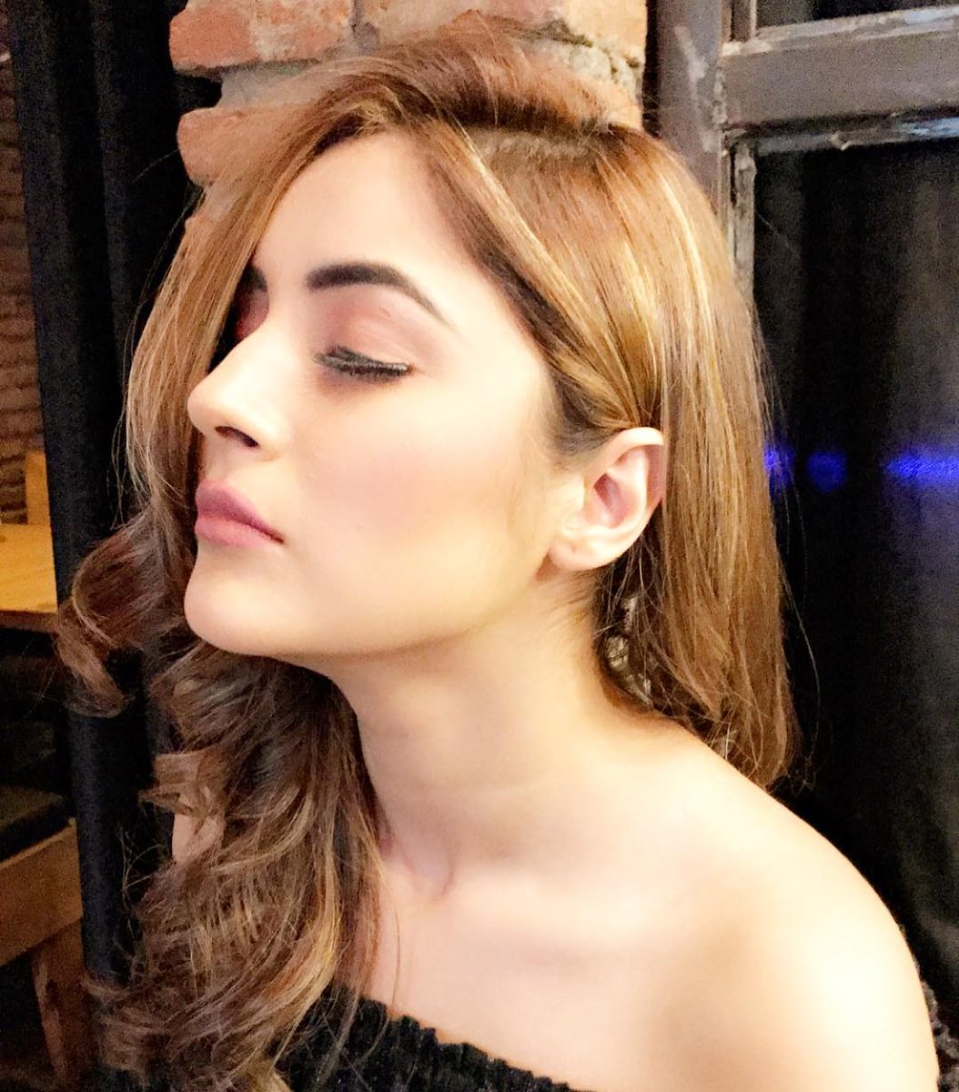 A Thread onꜱᴀʟɴᴀᴀᴢ @ishehnaaz_gill x  @BeingSalmanKhan In hot black #ShehnaazGiIl #Salmankhan #SlayLikeShehnaaz