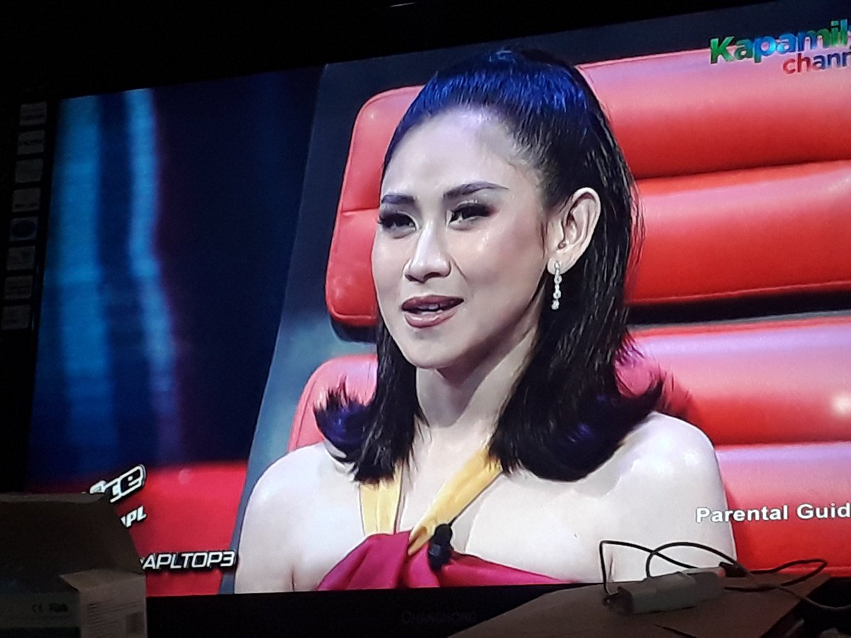 abby5778's tweet photo. Gorgeous coaches!!!❤❤❤ Coach Sarah and Coach Lea on #TeamAPLTOP3 @JustSarahG @MsLeaSalonga @luckymanzano @TheVoiceABSCBN https://t.co/i1YPRNS0iz