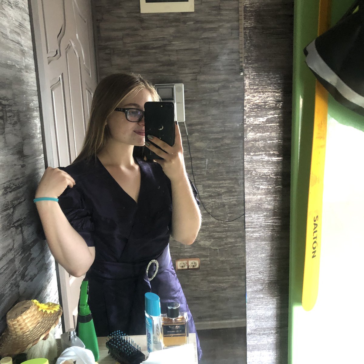 MahfeyRu's tweet photo. Купила платье на свадьбу брата 

Я никогда не буду невестой, потому что я не вывезу подготовку
Я гостем то быть уже заебалась https://t.co/Mz50u0qcpz