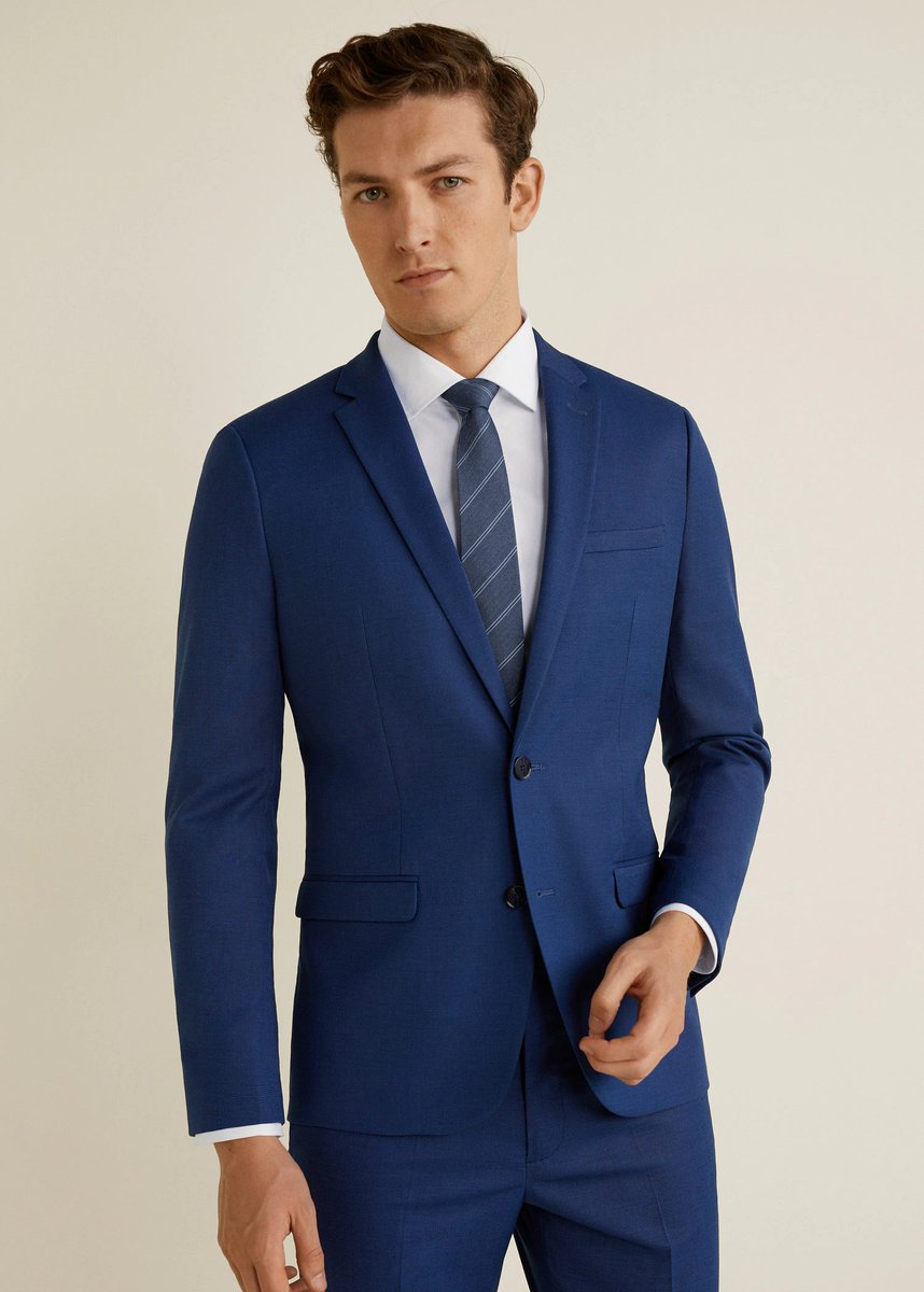 C'est pourquoi les revers sont plus larges et le costume mieux proportionné lorsqu'on monte en gamme. Costume Mango à 89 € (1), costume SuitSupply à 259 € (2)