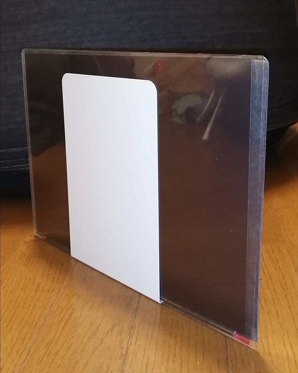 ট ইট র アルエフ 自作ふぉとじぇにっくシステム ダイソーの磁石に反応する大き目なブックエンド に カードケースの縁やブックエンドに当てたい部分に粘着テープ付きマグネットを貼ったもの を当て フォトジェニック シートを透明なマグネットで挟み 高め