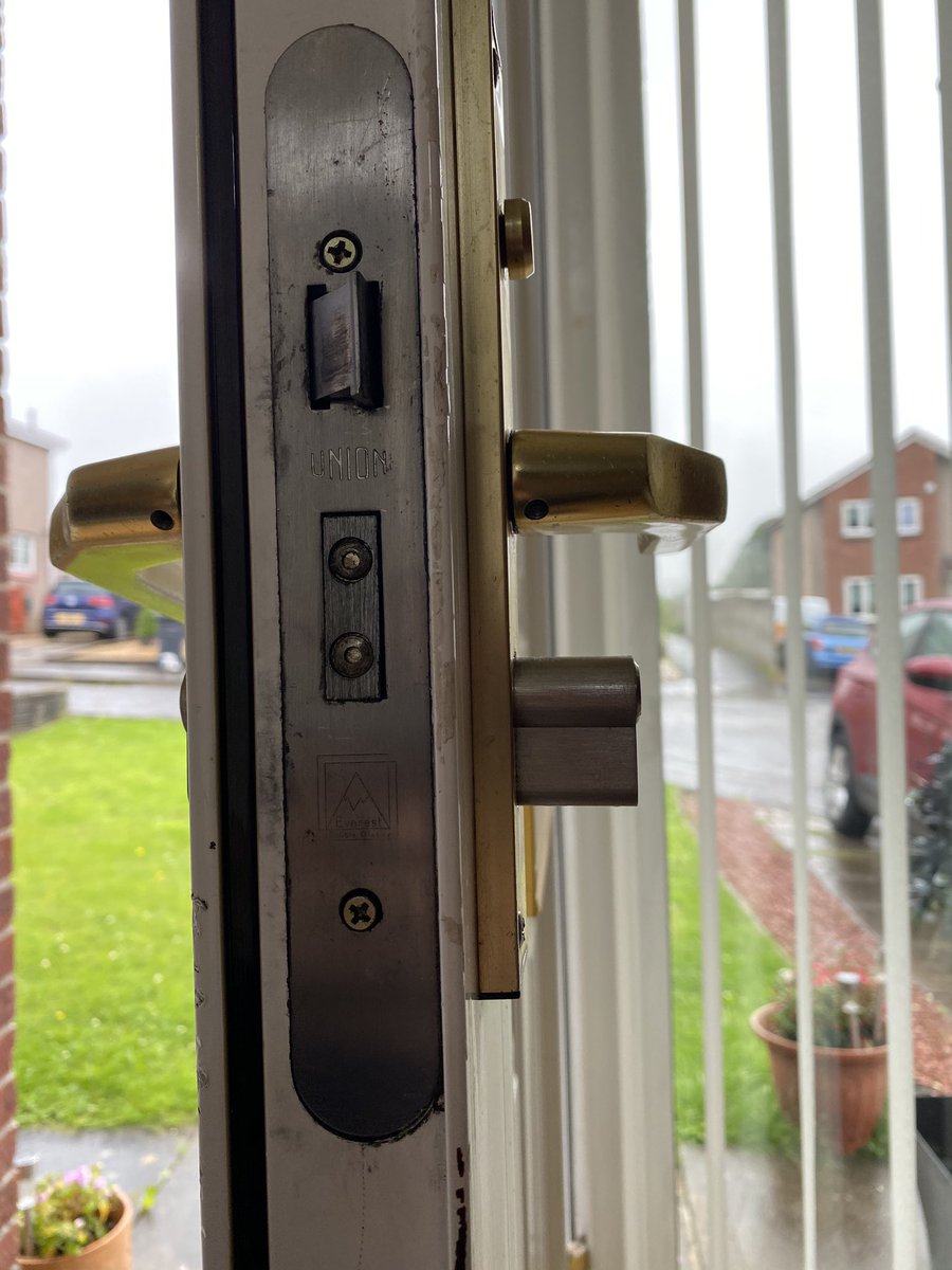 <a href="/NicholasAarons/">Nicholas Aarons</a> <a href="/CountyBoarding/">CountyBoarding&Locks</a> <a href="/BadLocksmithing/">Bad Locksmithing</a> Granted it’s on the inside but Jesus if it’s the only size you have go back with the correct size.