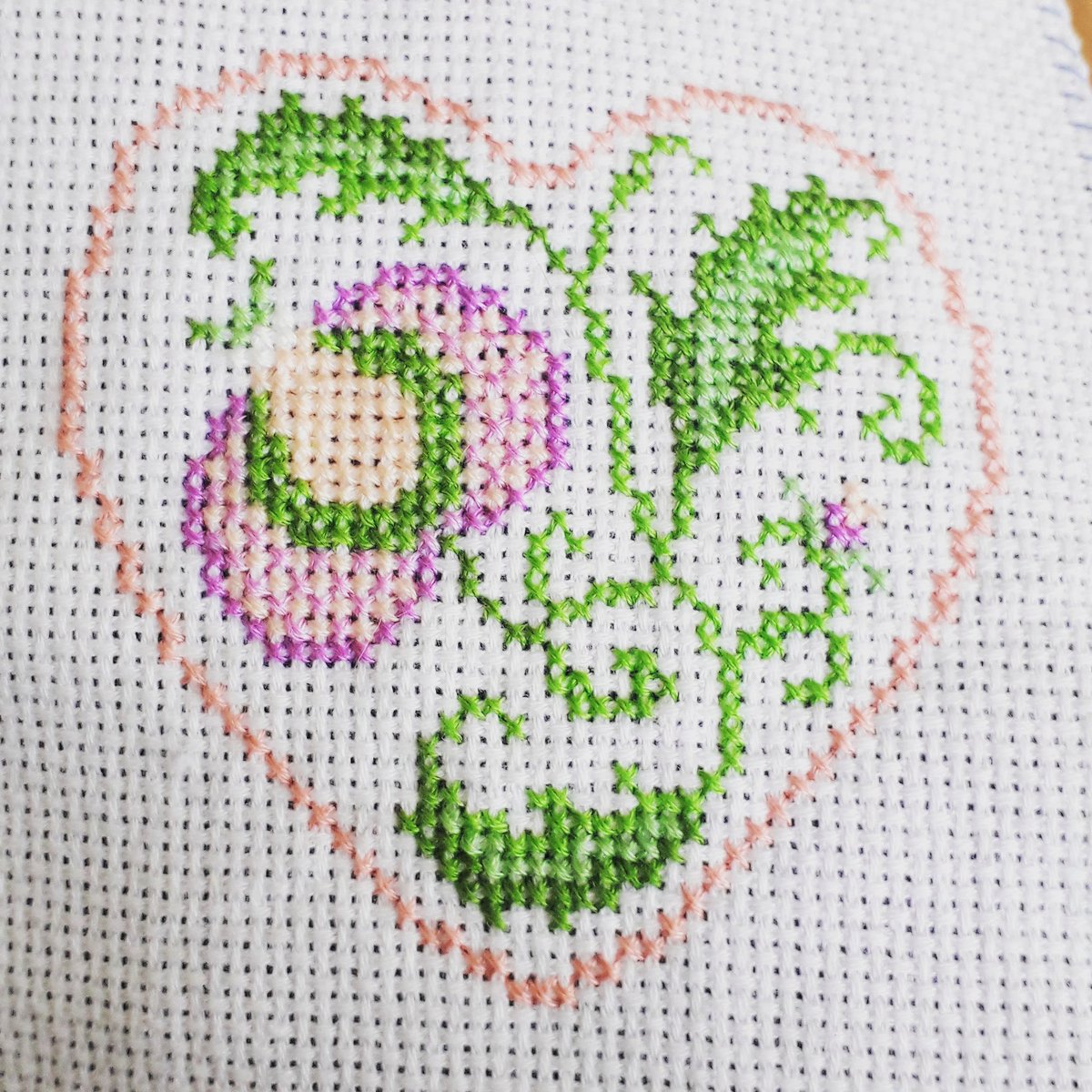 by_maxine's tweet photo. I'm working on some orders today.
Please feel free to DM me if you have any order requests.
#HandcraftedByMaxineB #supportsmallbusiness #ChooseHandcrafted #Crossstitch #papercrafts #Jacobean #Floral #heart #Handmade #DMfororders #craftersoftwitter #handmadecardsforsale #Bespoke https://t.co/dQgPZyo3TK
