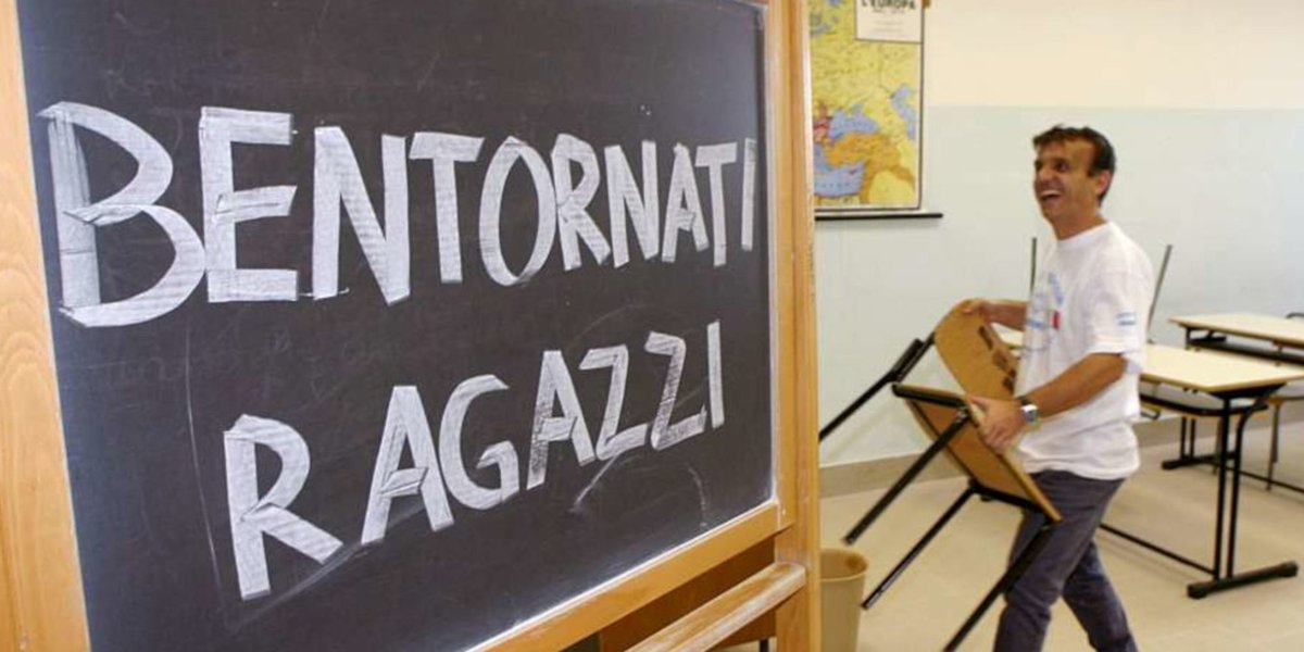 MediasetTgcom24's tweet photo. Scuola, i presidi: "Servono 20mila aule in spazi alternativi" | Anci: a lezione anche in case e bed and breakfast  #riaperturascuola https://t.co/VI0qEE2E8Z https://t.co/PlwLDVlh8I