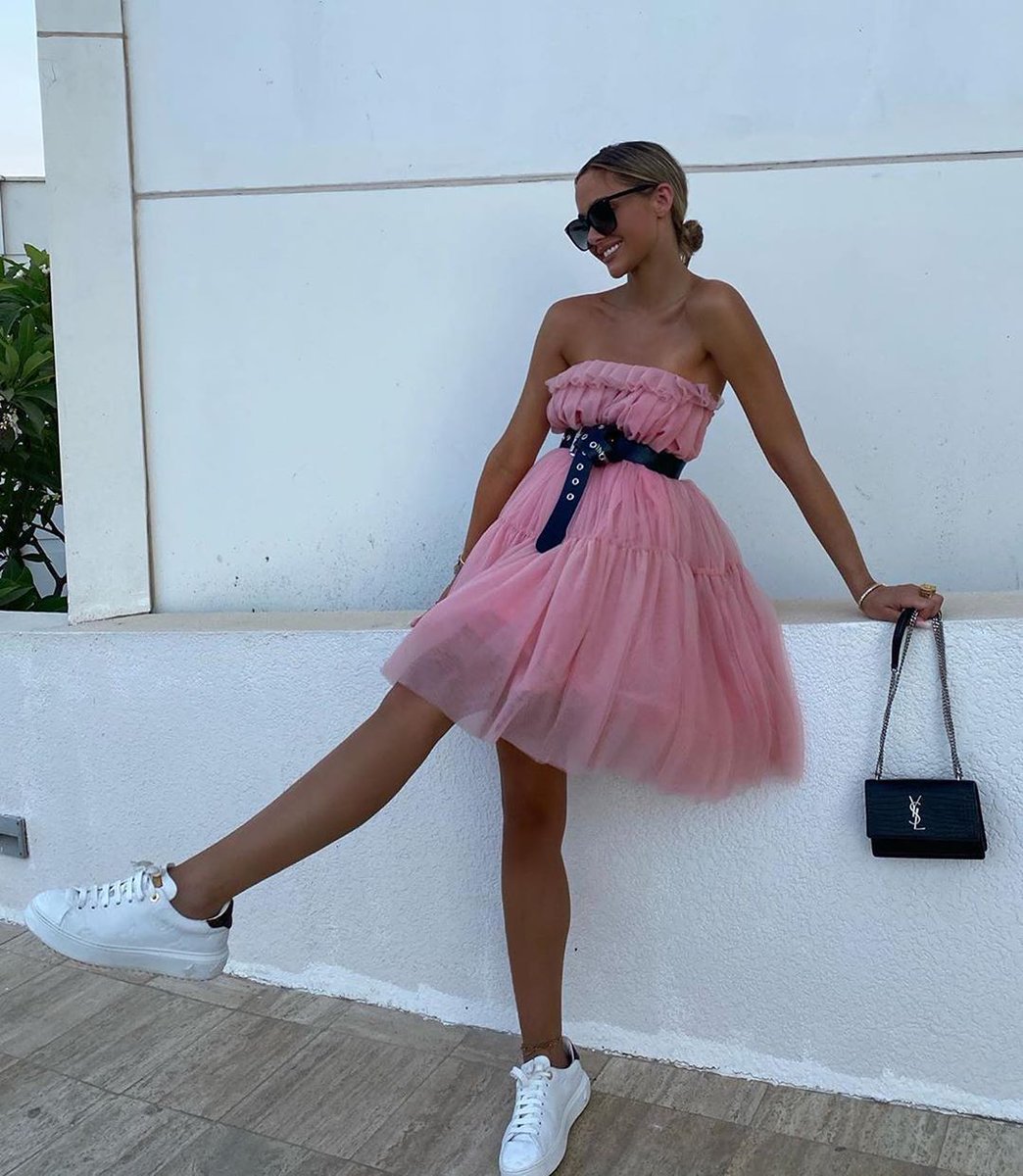 BoohooMena's tweet photo. This dress in emojis: 🦄🌸🍭🎀💞💖🍧
📷 @emilyshak 

🔎 - FZZ70357 https://t.co/gGgqI6gYUd