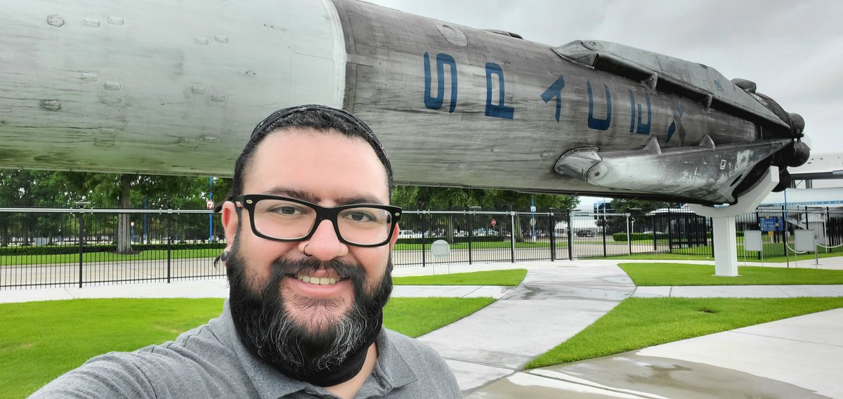 Chewoso9's tweet image. I was able to visit Houston Space Center and finding the #spacexfalcon9 on display was amazing! OMG @elonmusk Thank you #letsgotospace