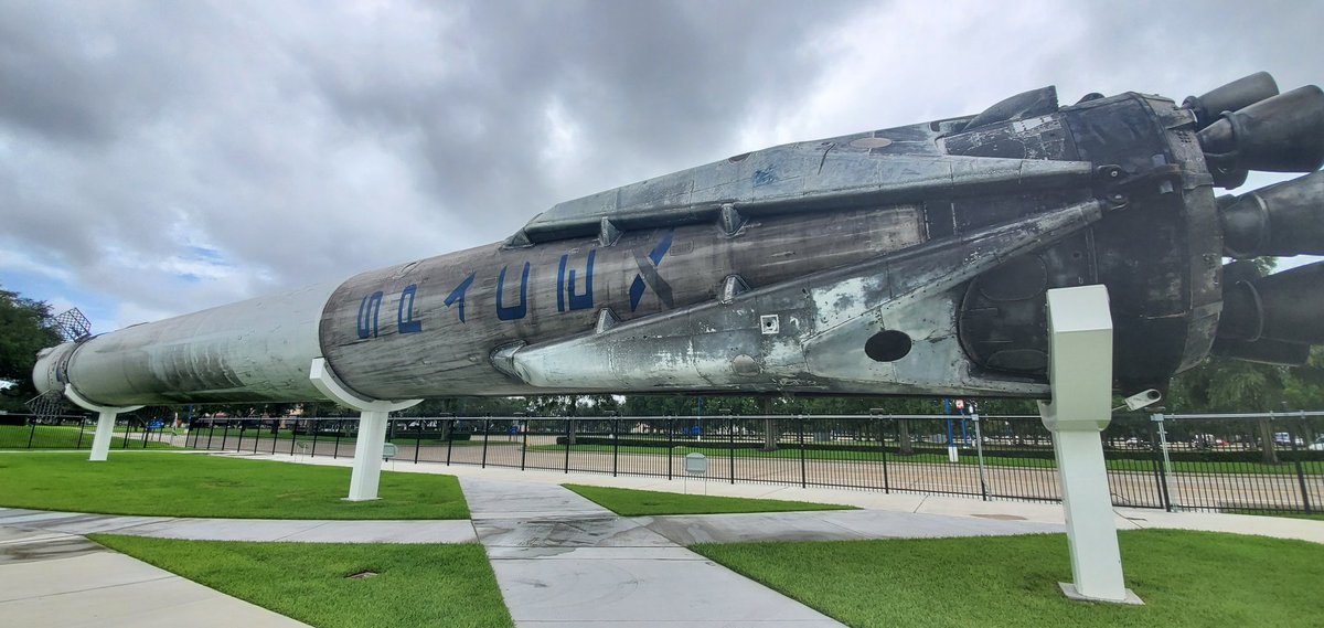Chewoso9's tweet image. I was able to visit Houston Space Center and finding the #spacexfalcon9 on display was amazing! OMG @elonmusk Thank you #letsgotospace