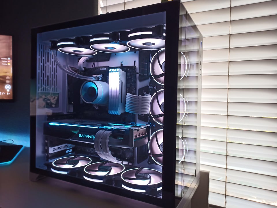 SapphireTech's tweet photo. This colour scheme on this beautiful build by u/samsal03 with our SAPPHIRE NITRO+ RX 5700 XT😍
.
.
#SAPPHIRE #NITRO #RX5700XT #gamingsetup #PCsystem #PCrig #custombuild #graphicscard #GPU #SAPPHIREnation #SAPPHIRETech #AMD #Radeon #hardware #PCgaming #gaming #NITROcharged #RGB https://t.co/3c5RmBULZY