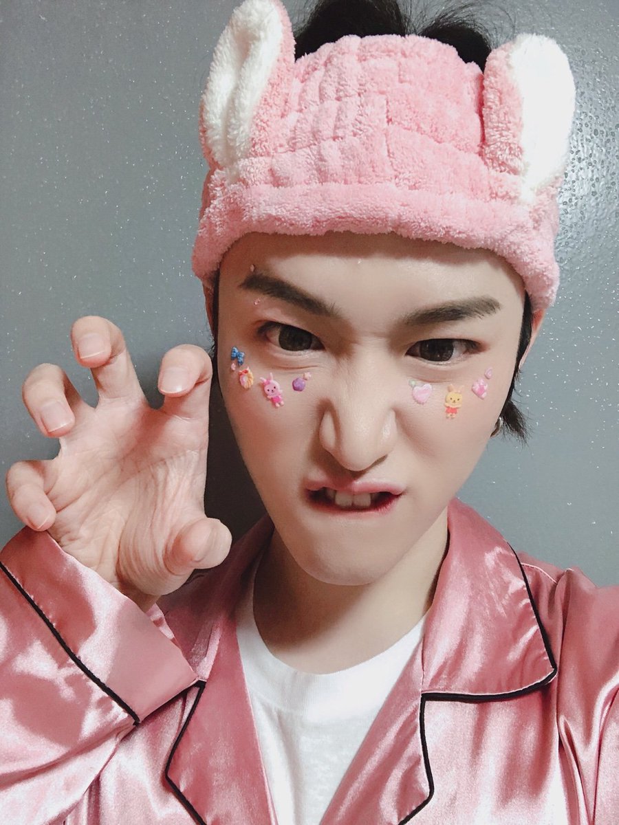 TARGET7_K's tweet image. #지아이
너무 즐거웠던 파자마파티!😁
우리의 파자마파티는 끝나지 않았다!🤪
지아이토끼는 지치지 않는다!🐰
일요일 마지막까지 불 태울거야!🔥
멤버들 모두 집에서 보자!😆😆😆