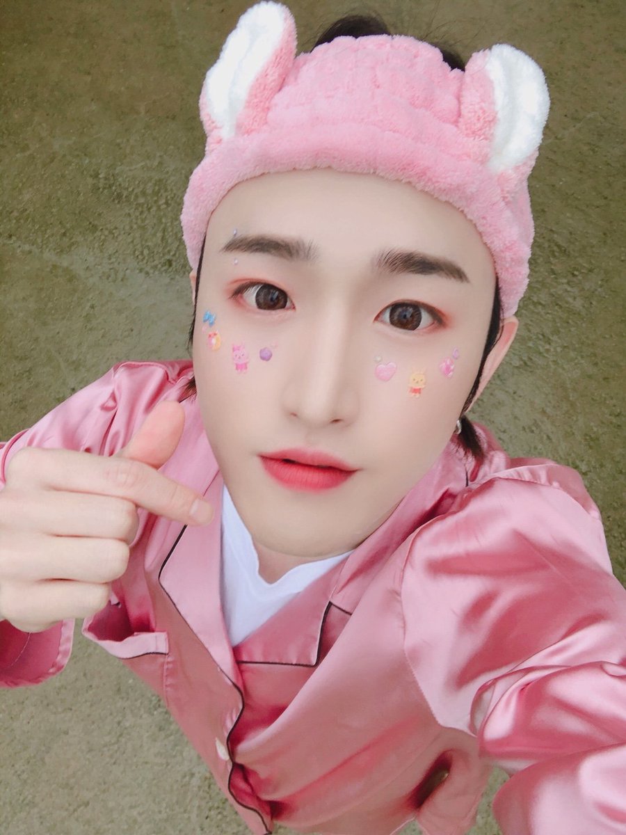 TARGET7_K's tweet image. #지아이
너무 즐거웠던 파자마파티!😁
우리의 파자마파티는 끝나지 않았다!🤪
지아이토끼는 지치지 않는다!🐰
일요일 마지막까지 불 태울거야!🔥
멤버들 모두 집에서 보자!😆😆😆