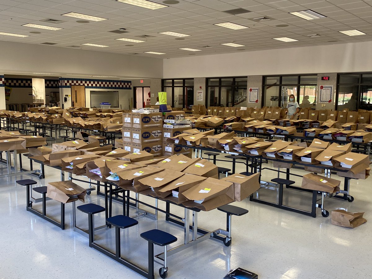 Allen_ISD's tweet photo. Despite the heat, the @BoonPatriots are all smiles (behind their masks) as they distribute resources to students this morning. https://t.co/gRvyTt79Sm