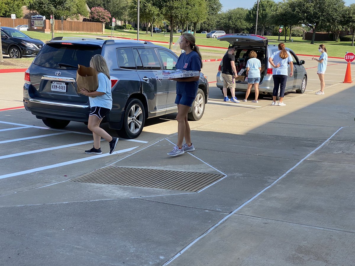 Allen_ISD's tweet photo. Despite the heat, the @BoonPatriots are all smiles (behind their masks) as they distribute resources to students this morning. https://t.co/gRvyTt79Sm