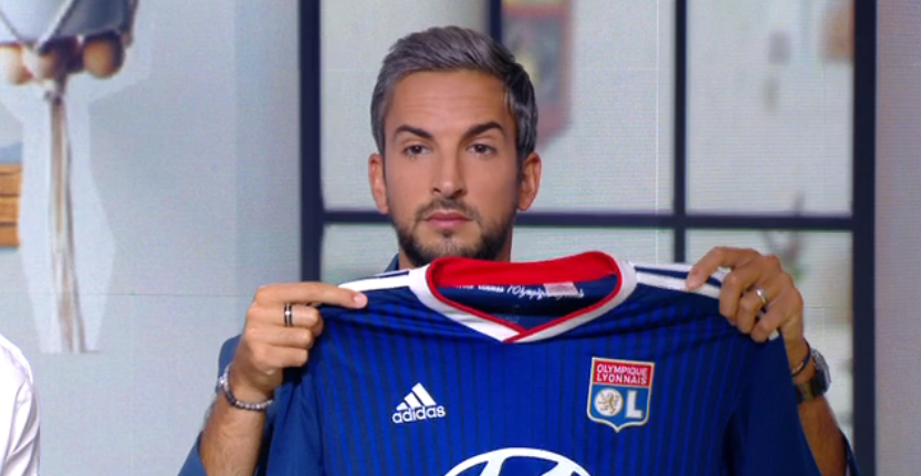 lequipedegreg's tweet photo. 🟡🔵 JEU CONCOURS  🟡🔵

Supporters lyonnais, plus que 3H pour remporter le maillot away de l'@OL ! 

Pour gagner :

🔄 Retweeter ce tweet

✅ Suivre @lequipedestelle 

#EDE https://t.co/qWhSDBMAjW