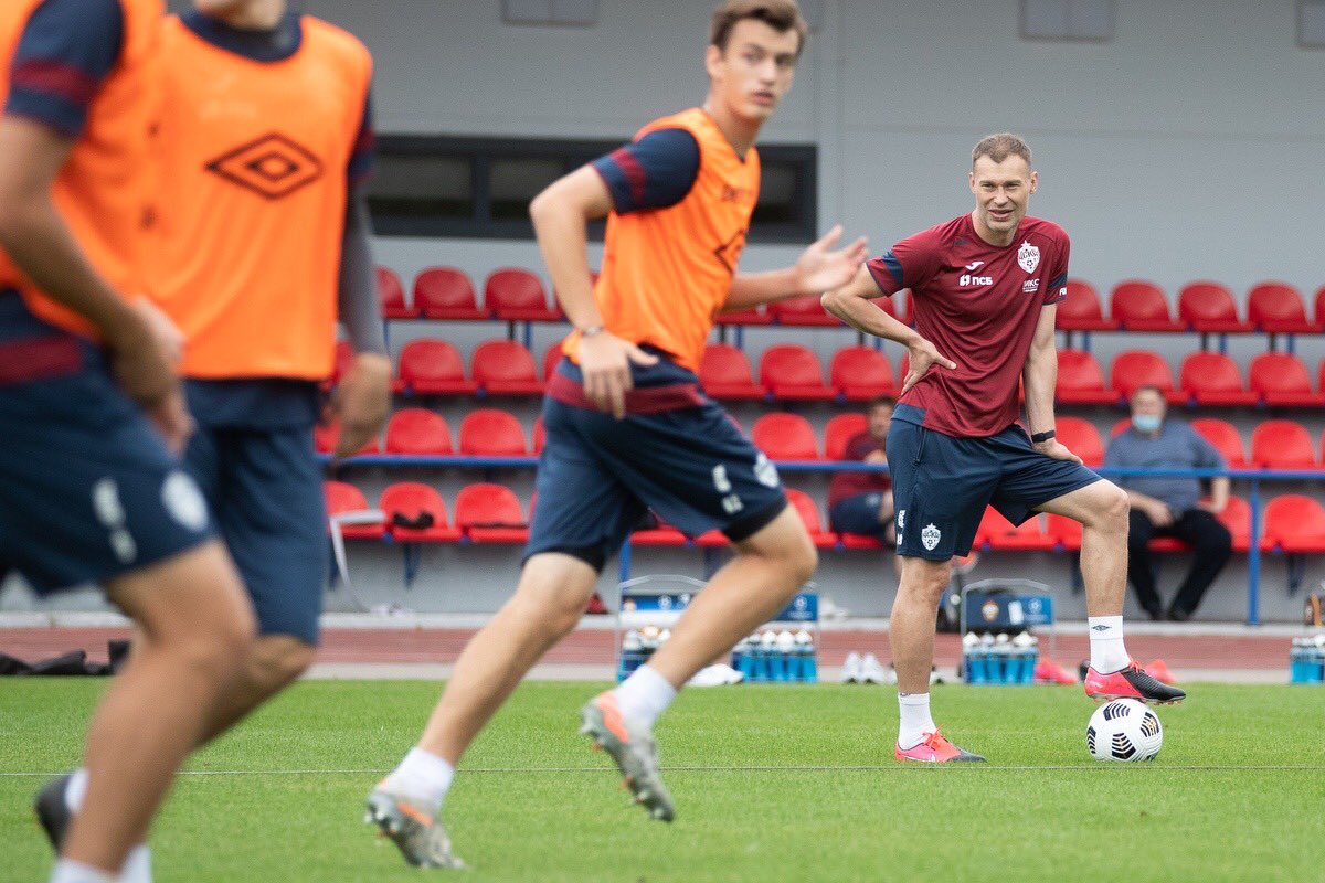 RBWorldorg's tweet photo. 🔥Василий Березуцкий вошел в тренерский штаб ПФК ЦСКА!
🏃🏽♂️К работе в качестве тренера приступил Василий Березуцкий. Он будет помогать Виктору Ганчаренко вместе с Сергеем Овчинниковым, Александром Ермаковичем и Виктором Онопко.
#рбворлд #rbworld https://t.co/9bQL5Y4EvW