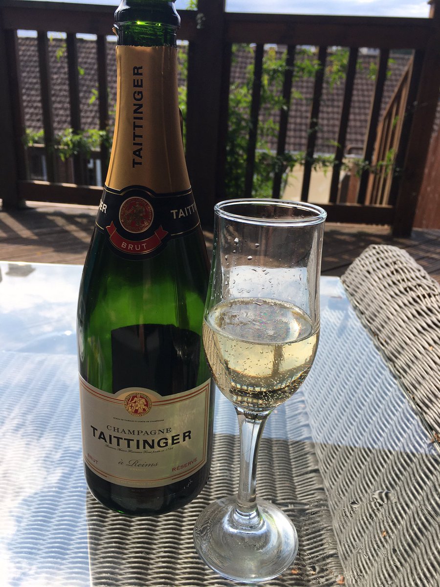 TNH_SW's tweet image. Because it can’t all be about the refurbing, painting and decorating.... today, we’re catching up on the latest property news with @Rickgannon, whilst drinking fizz in the ‘summer house’ in the pouring rain 🌧

#landlordlife #property #selfemployed #personaldevelopment