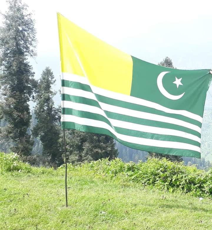 AsaamGull's tweet photo. ہے جب تک جسم میں قطرہ خوں کا باقی
ہم ایسے باغی کشمیر کشمیر کہتے رہیں گے

زرق افضل
#WeWantFreeKashmir https://t.co/Evo5T5PYrK