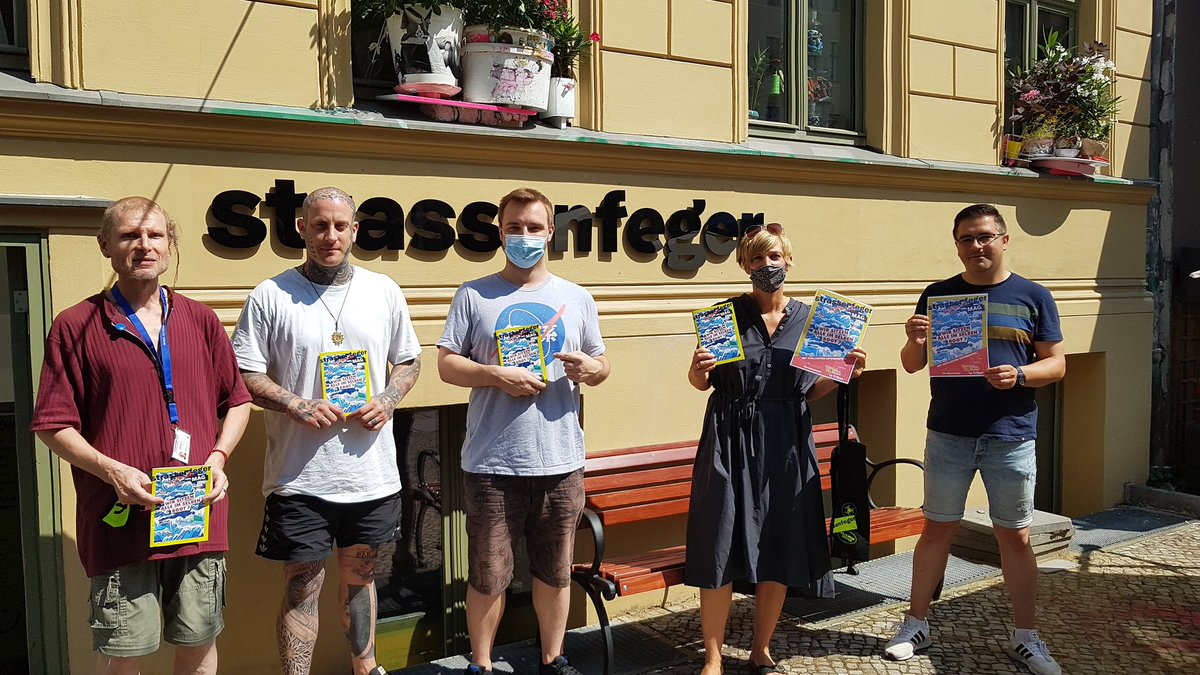 DRadlbeck's tweet photo. 💥Willkommen zurück👏 Heute startet der Verkauf des #strassenfeger MAG! Echt schön geworden 🤗 Unterstützen Sie #obdachlose und #arme Menschen in dem Sie das Magazin kaufen. @SenIAS_Berlin @alexfischer @strfeger @ParitaetBerlin https://t.co/SrEjRwv3sI