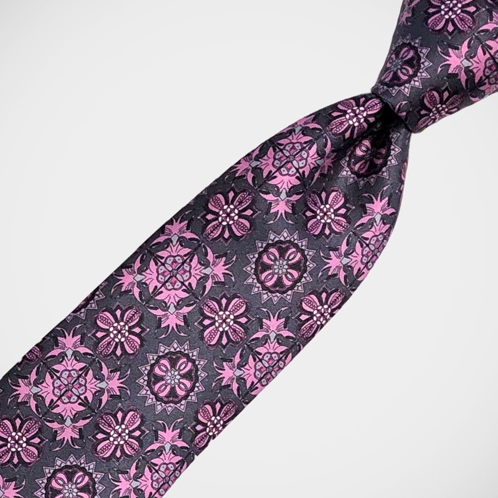 hhalpernesq's tweet photo. Get back to work in STYLE! 👔

All of our beautiful ties are 30% off! #hhalpernesq #ties #summersale #backtowork #wfh #mensfashion #toronto #torontomenswear #mensties #shopsmallbusiness #supportsmallbusiness #shoplocal https://t.co/0uxl9yMGcz