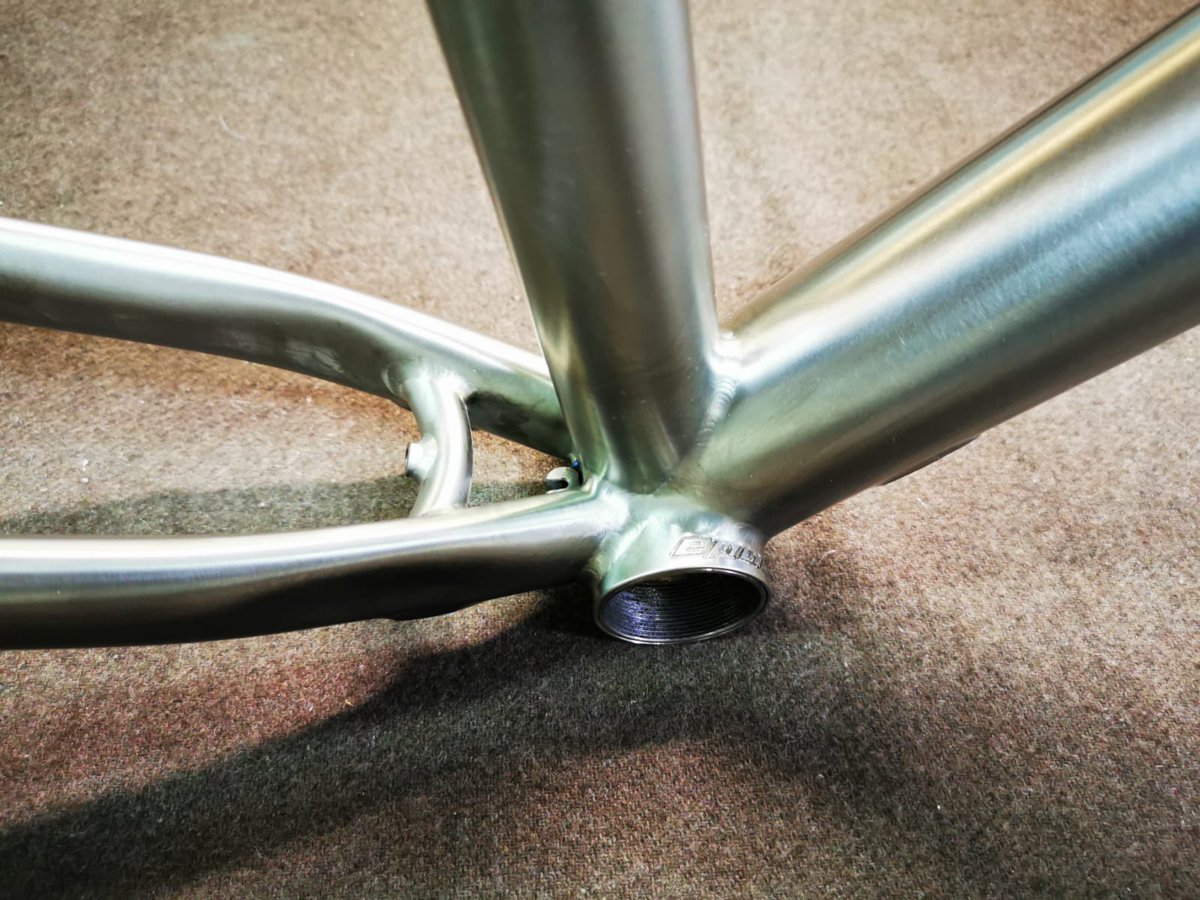 Epoca Ti 1944 Gravel Frameset
New Frame built for Iain Grant, frame design by Giuseppe Giannecchini at Velosolutions 

With custom colour forks, hand engraved detailing and sand-etched logos, built for the next adventure. 

#epoca
#gravel
#custom
#italianmade
#velosolutions