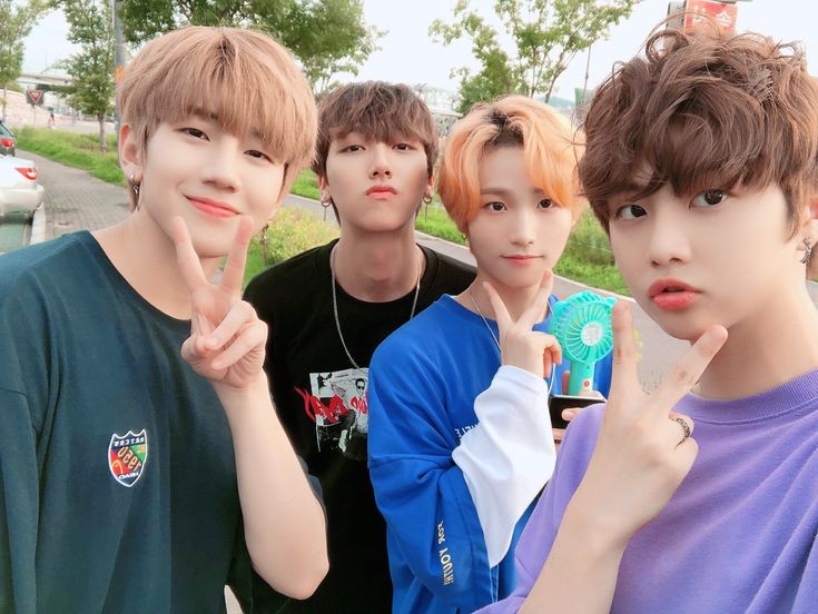 24kFanbase's tweet image. Hello! I saw this idea on Twitter. Basically this account is for reply my tweets with the hastags '@24k__official #24K #투포케이' and mentioning them 💛^^