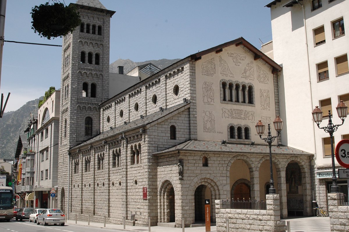 GuiaAndorra's tweet photo. L’#església de Sant Pere Màrtir data de 1956 i està feta amb pedra de talla de #granit i concebuda per l’arquitecte #JosepDanés ⛪

📸 Comú d'Escaldes-Engordany https://t.co/Gbcoc6igJx