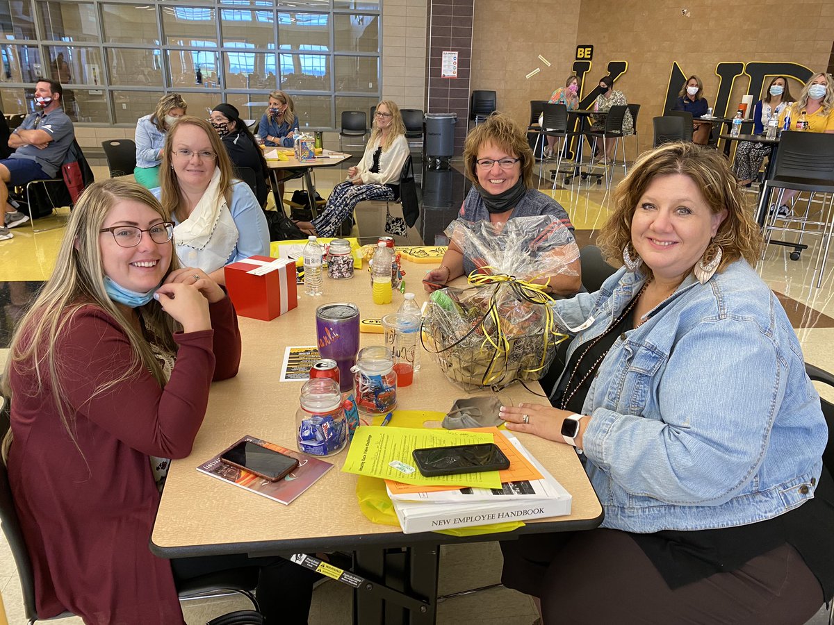 DISD new teacher luncheon was great! Thank you to all of our sponsors for your donations and thank you to our teachers for working so hard!💛🖤💛🖤