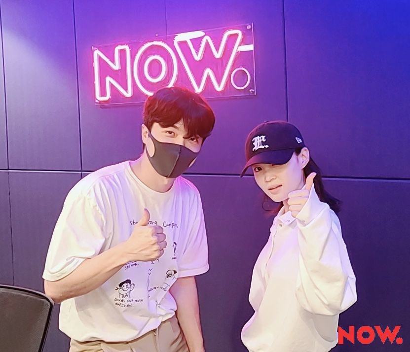 npop_zip's tweet photo. 지금! 문열었어요 #야간작업실 ✨ 비긴어게인의 인연🙌🏻 호스트 #적재 와 반가운 #이하이 두 사람의 의외의(?) 수다가 쏟아질 예정입니다. 알고보니 서로의 덕후였다는 소문이 있어요 확인하러오세요🤗 https://t.co/E3ML3pf5YG #NOW온에어 https://t.co/drKHH2h8eu
